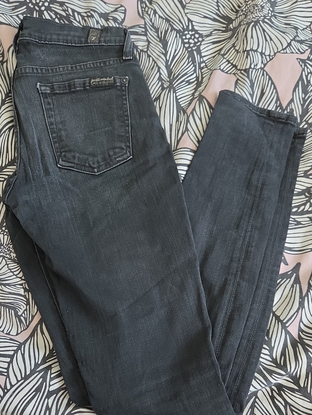 7 MANKIND Perfect Condition: Women’s Black Skinny Jeans - Stretch Denim